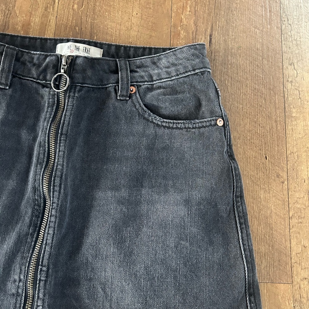 Free People We The Free Black Denim Zip front Mini Skirt Size 26 (US 2) - Picture 4 of 10
